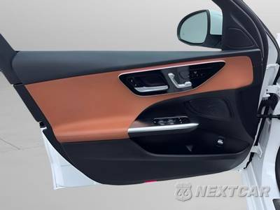 2025 Mercedes-Benz C 300 4MATIC - zdjęcie 23 z 40 - miniatura
