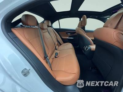 2025 Mercedes-Benz C 300 4MATIC - zdjęcie 33 z 40 - miniatura