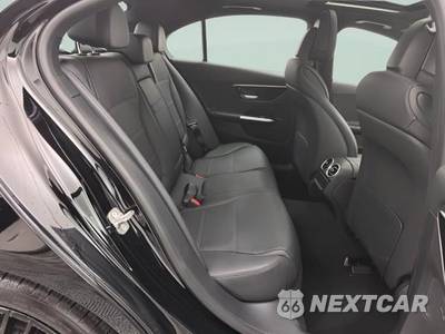2025 Mercedes-Benz C 300 4MATIC - zdjęcie 32 z 38 - miniatura