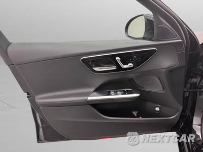 2025 Mercedes-Benz C 300 4MATIC - zdjęcie 20 z 38 - miniatura