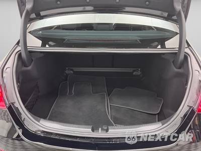 2025 Mercedes-Benz C 300 4MATIC - zdjęcie 35 z 38 - miniatura