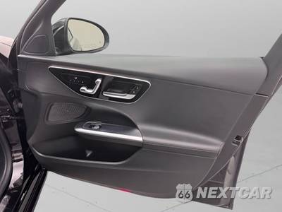 2025 Mercedes-Benz C 300 4MATIC - zdjęcie 30 z 38 - miniatura