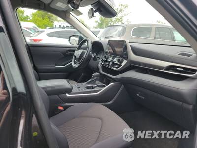 2024 Toyota Highlander LE - zdjęcie 8 z 35 - miniatura
