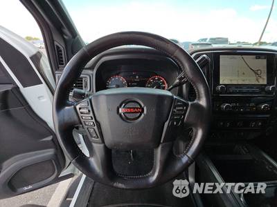 2020 Nissan TITAN PRO-4X Crew Cab Short Bed - zdjęcie 10 z 31 - miniatura