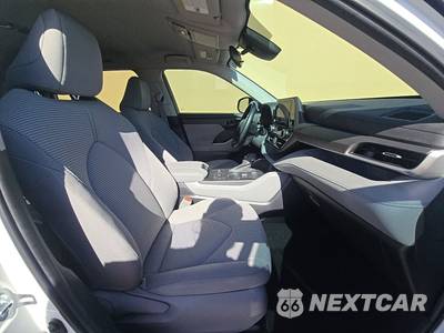 2023 Toyota Highlander Hybrid LE - zdjęcie 8 z 27 - miniatura
