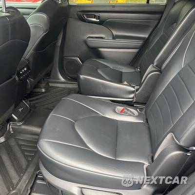 2022 Toyota Highlander XLE - zdjęcie 13 z 18 - miniatura