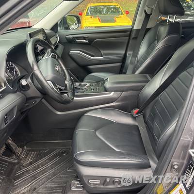 2022 Toyota Highlander XLE - zdjęcie 8 z 18 - miniatura