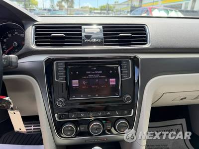2018 Volkswagen Passat 2.0T R-Line - zdjęcie 25 z 39 - miniatura