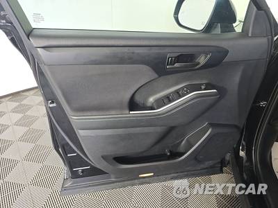 2024 Toyota Highlander LE - zdjęcie 9 z 18 - miniatura