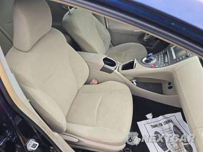 2014 Toyota Prius Three - zdjęcie 8 z 26 - miniatura