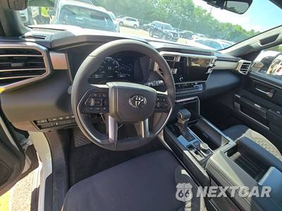 2025 Toyota Sequoia SR5 - zdjęcie 11 z 21 - miniatura
