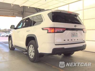 2025 Toyota Sequoia SR5 - zdjęcie 6 z 21 - miniatura