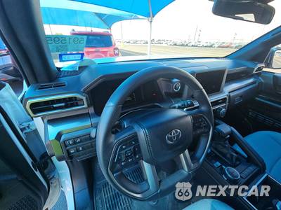 2025 Toyota 4Runner SR5 - zdjęcie 11 z 18 - miniatura