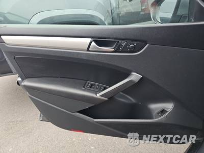 2020 Volkswagen Passat 2.0T SE - zdjęcie 9 z 24 - miniatura