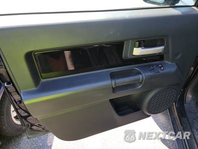 2010 Toyota FJ Cruiser w/Rear Doors - zdjęcie 9 z 32 - miniatura