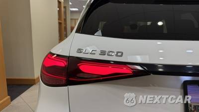 2025 Mercedes-Benz GLC 300 - zdjęcie 6 z 21 - miniatura