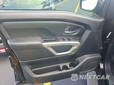 2020 Nissan TITAN SV Crew Cab Short Bed - zdjęcie 9 z 24 - miniatura