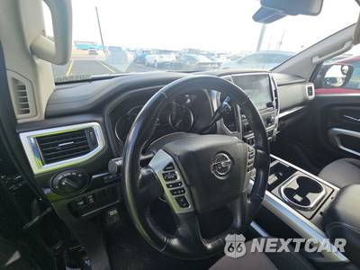 2020 Nissan TITAN SV Crew Cab Short Bed - zdjęcie 11 z 24 - miniatura