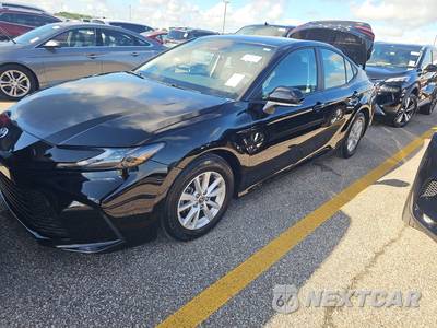 2025 Toyota Camry LE - zdjęcie 1 z 17 - miniatura