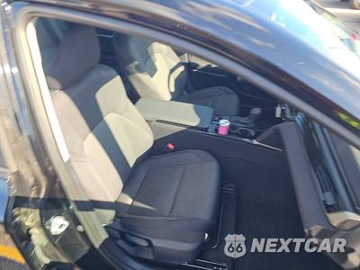 2025 Toyota Camry LE - zdjęcie 8 z 17 - miniatura