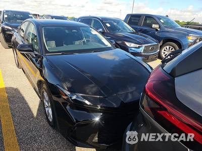 2025 Toyota Camry LE - zdjęcie 2 z 17 - miniatura