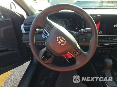 2025 Toyota Camry LE - zdjęcie 10 z 17 - miniatura