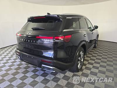 2022 INFINITI LUXE - zdjęcie 4 z 17 - miniatura