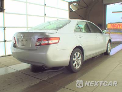 2011 Toyota Camry LE - zdjęcie 4 z 41 - miniatura