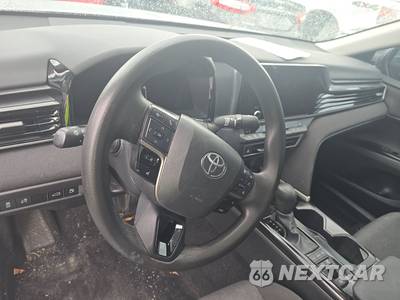 2025 Toyota Camry LE - zdjęcie 11 z 18 - miniatura