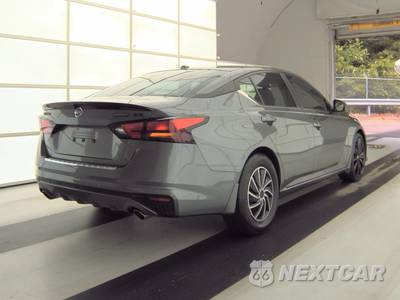 2022 Nissan Altima SR - zdjęcie 4 z 35 - miniatura