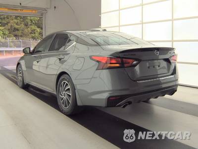 2022 Nissan Altima SR - zdjęcie 6 z 35 - miniatura