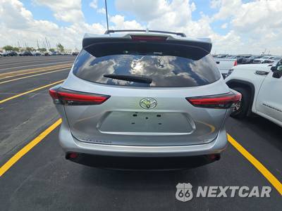 2021 Toyota Highlander LE - zdjęcie 5 z 30 - miniatura