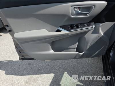 2017 Toyota Camry SE - zdjęcie 9 z 18 - miniatura