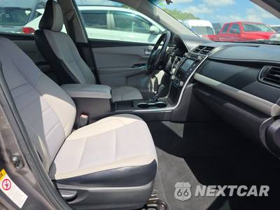 2017 Toyota Camry SE - zdjęcie 8 z 18 - miniatura