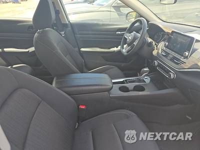 2025 Nissan Altima SV - zdjęcie 8 z 19 - miniatura