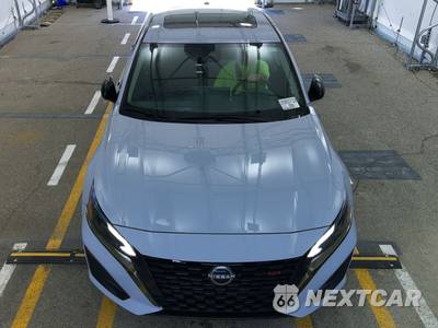 2025 Nissan Altima SR - zdjęcie 2 z 26 - miniatura