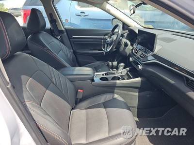 2025 Nissan Altima SR - zdjęcie 8 z 26 - miniatura