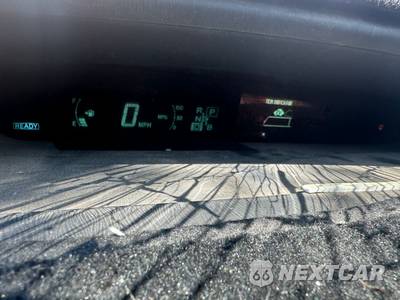 2013 Toyota Prius Two - zdjęcie 5 z 8 - miniatura