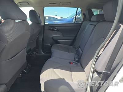 2024 Toyota Highlander LE - zdjęcie 13 z 27 - miniatura
