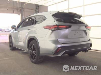 2025 Toyota Highlander XSE - zdjęcie 6 z 35 - miniatura