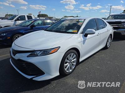 2019 Toyota Camry LE - zdjęcie 1 z 46 - miniatura