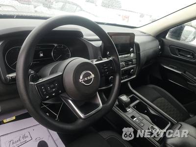 2023 Nissan Pathfinder S - zdjęcie 11 z 22 - miniatura