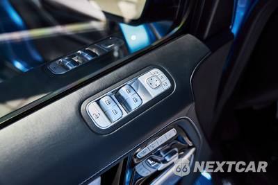 2023 Mercedes-Benz AMG G 63 4MATIC - zdjęcie 33 z 77 - miniatura
