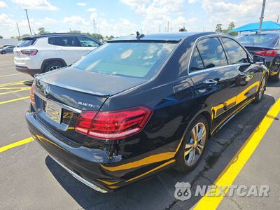 2015 Mercedes-Benz E 250 BlueTEC Sedan - zdjęcie 4 z 23 - miniatura