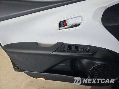 2019 Toyota Prius XLE - zdjęcie 9 z 18 - miniatura