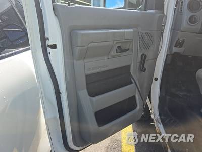 2012 Ford Super Duty E-350 Cutaway - zdjęcie 9 z 34 - miniatura