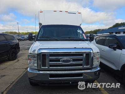 2012 Ford Super Duty E-350 Cutaway - zdjęcie 2 z 34 - miniatura