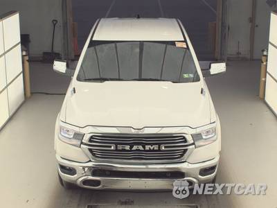 2022 Ram 1500 Laramie Crew Cab Short Bed - zdjęcie 2 z 31 - miniatura