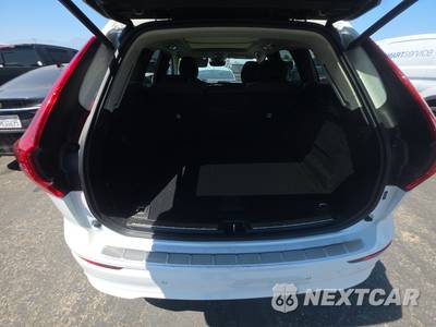 2022 Volvo XC60 B5 Momentum - zdjęcie 16 z 30 - miniatura
