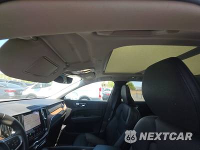 2022 Volvo XC60 B5 Momentum - zdjęcie 22 z 30 - miniatura